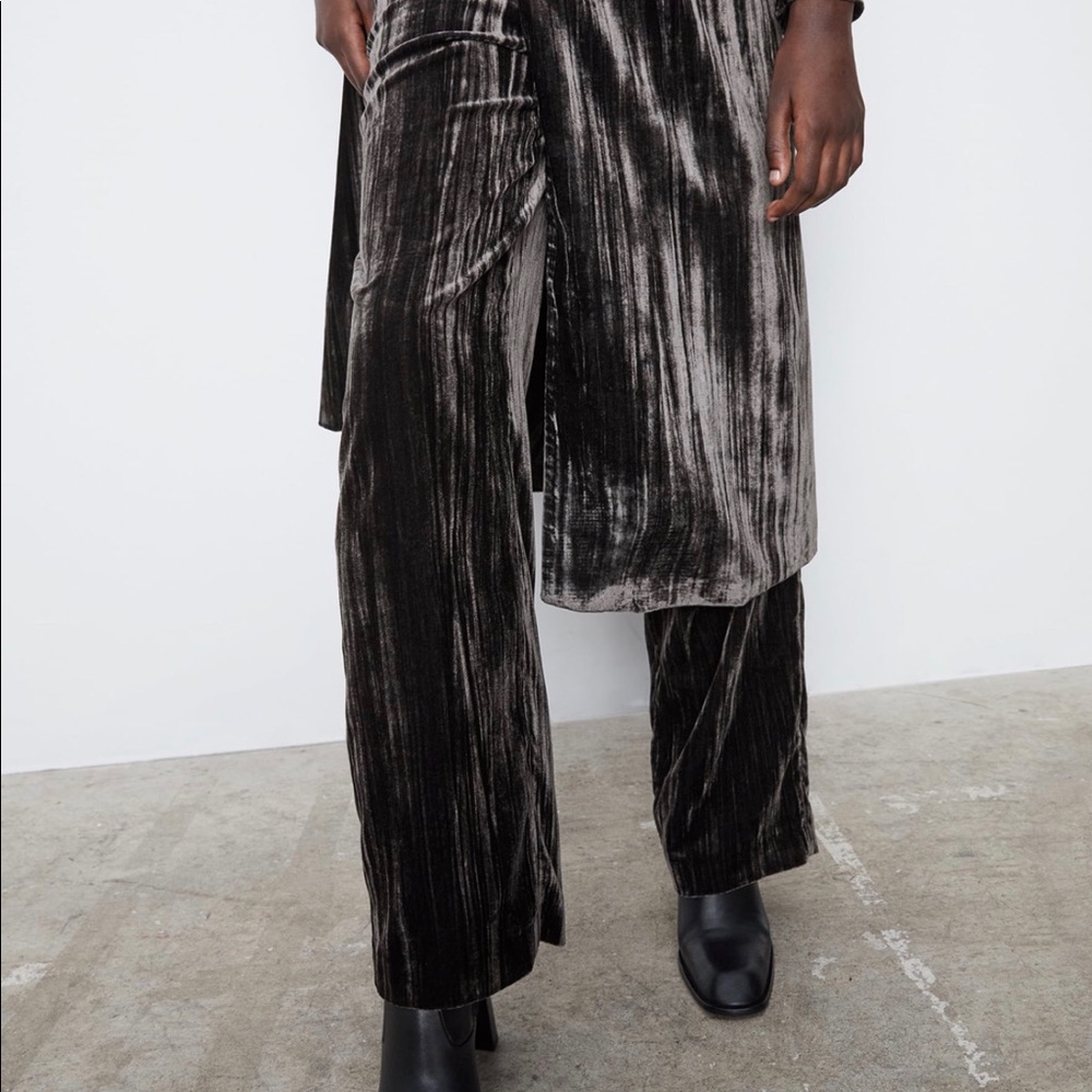 !!BNWT!! ZARA VELVET HIGH WAISTED PANTS ❤️